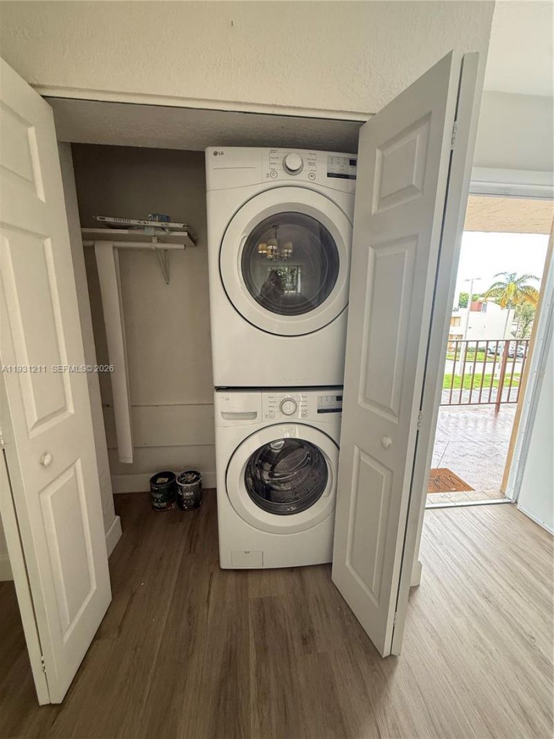 8860 Fontainebleau Blvd, Unit 305, Miami, FL 33172 Photo