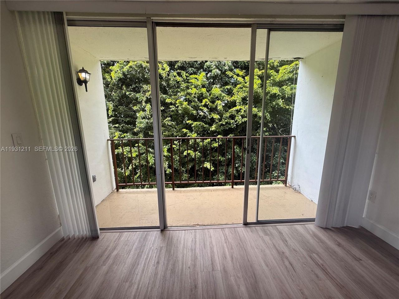 8860 Fontainebleau Blvd, Unit 305, Miami, FL 33172 Photo