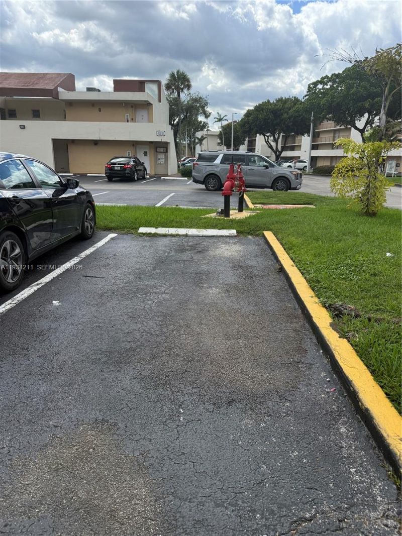 8860 Fontainebleau Blvd, Unit 305, Miami, FL 33172 Photo