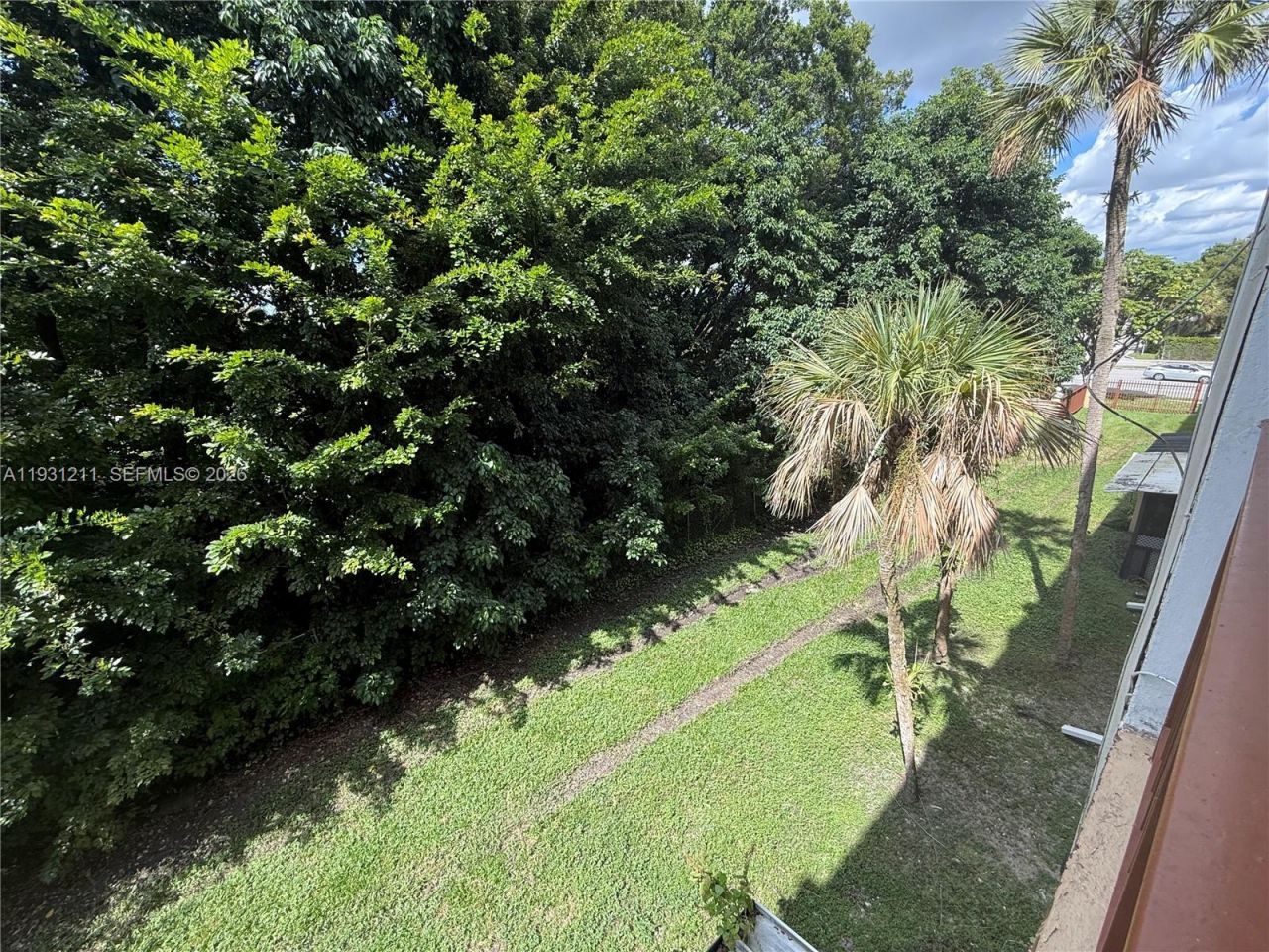 8860 Fontainebleau Blvd, Unit 305, Miami, FL 33172 Photo