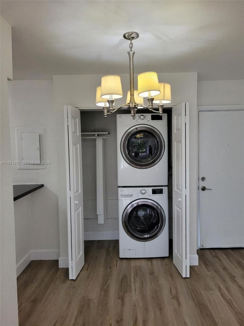 8860 Fontainebleau Blvd, Unit 305, Miami, FL 33172 Photo