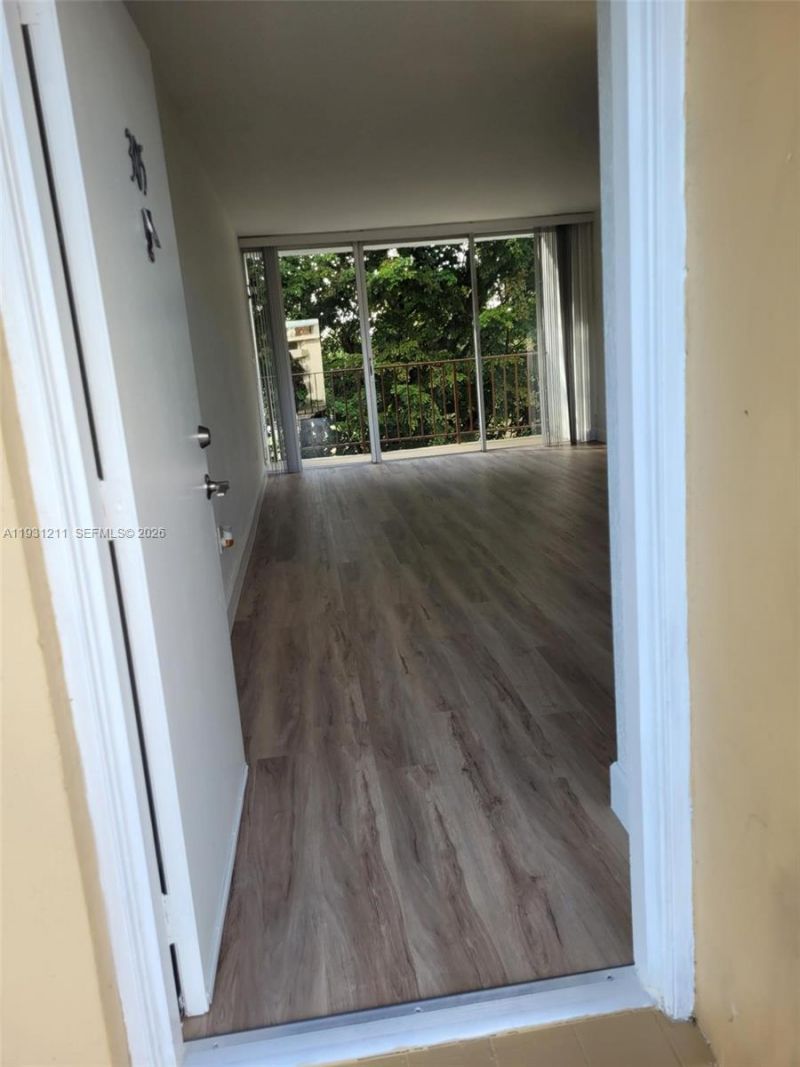 8860 Fontainebleau Blvd, Unit 305, Miami, FL 33172 Photo