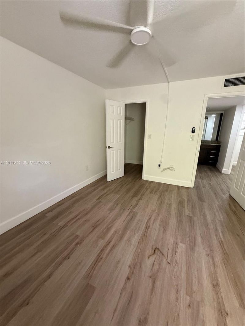 8860 Fontainebleau Blvd, Unit 305, Miami, FL 33172 Photo