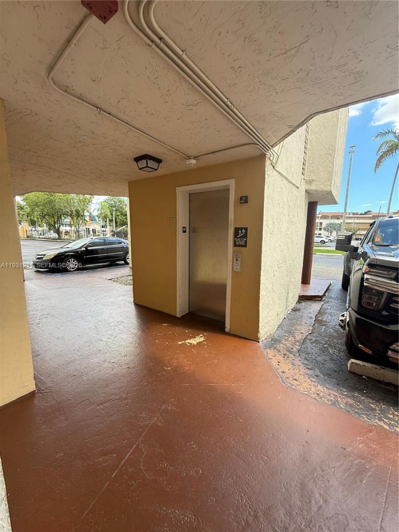 8860 Fontainebleau Blvd, Unit 305, Miami, FL 33172 Photo