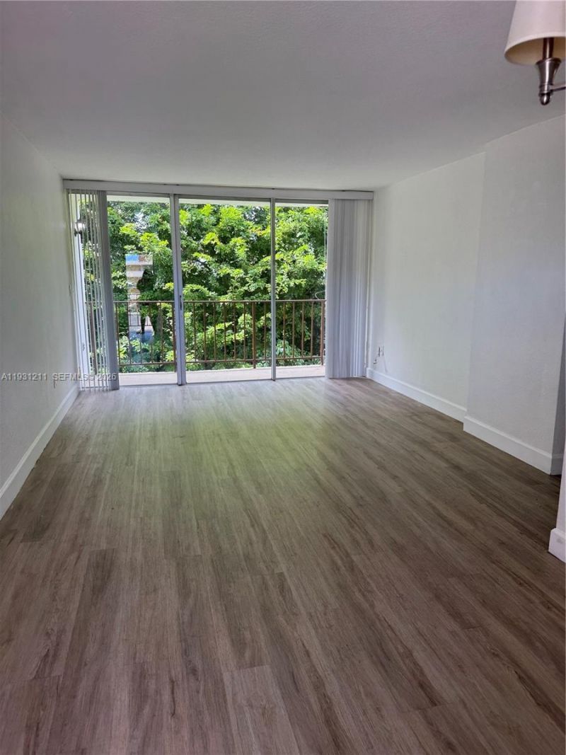 8860 Fontainebleau Blvd, Unit 305, Miami, FL 33172 Photo
