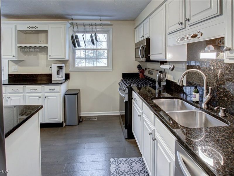 15724 Sassafras Drive, Strongsville, OH 44136 Photo 11