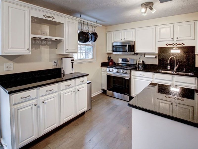 15724 Sassafras Drive, Strongsville, OH 44136 Photo 9