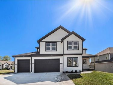 7360 NW Clore Drive, Parkville, MO 64152