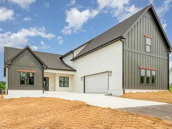 50 Lauderdale Lane, Hartsville, TN 37074