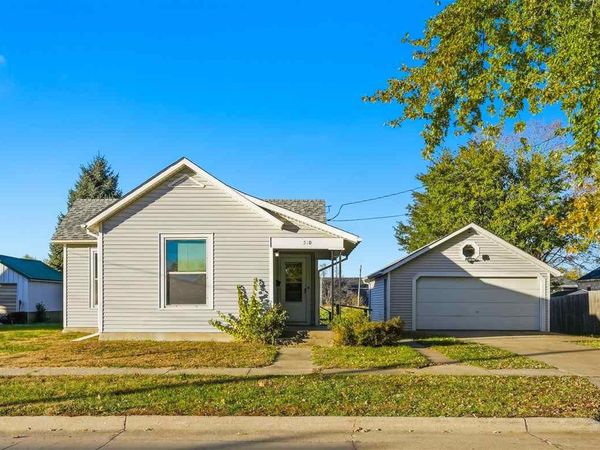 510 W 3rd St, Washington, IA 52353
