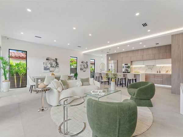 2435 NE 18th St, Fort Lauderdale, FL 33305