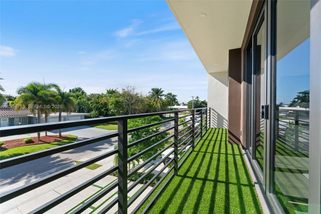 2435 NE 18th St, Fort Lauderdale, FL 33305 Photo