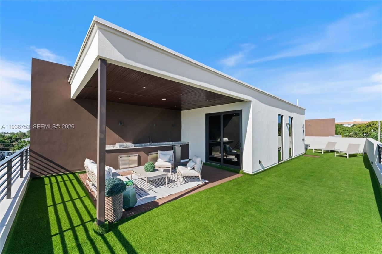 2435 NE 18th St, Fort Lauderdale, FL 33305 Photo