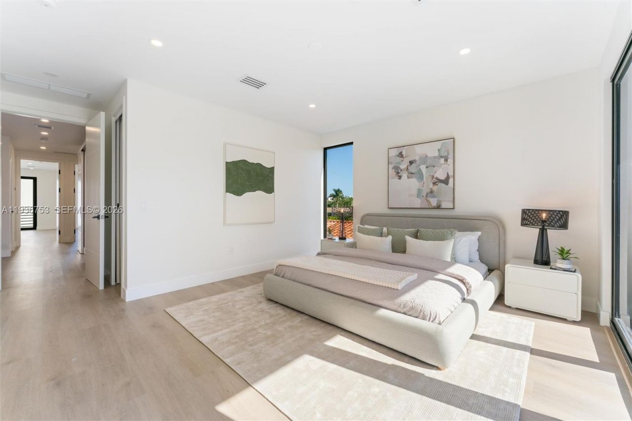 2435 NE 18th St, Fort Lauderdale, FL 33305 Photo