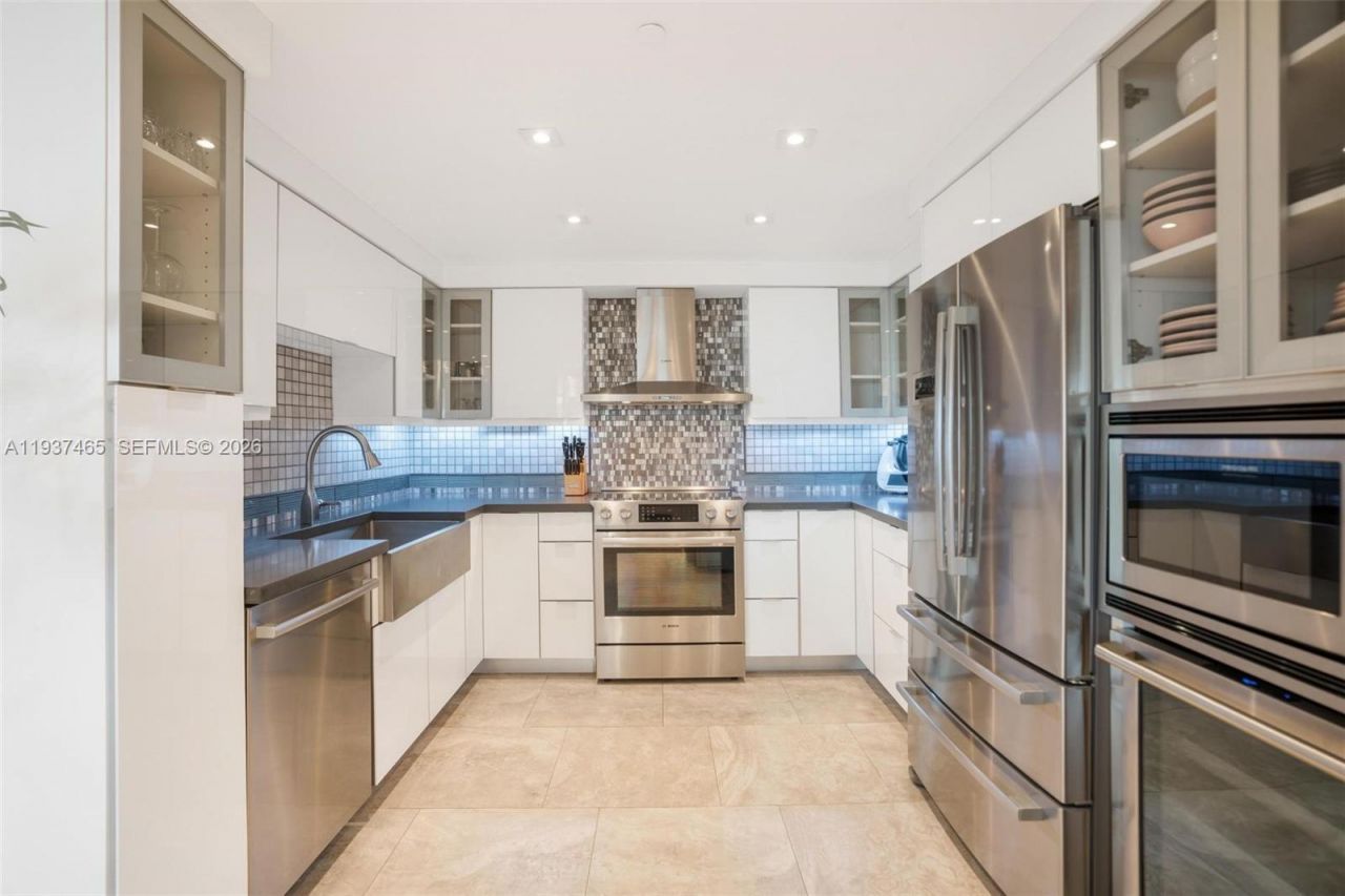 5225 Collins Ave , Unit 1221, Miami Beach, FL 33140 Photo