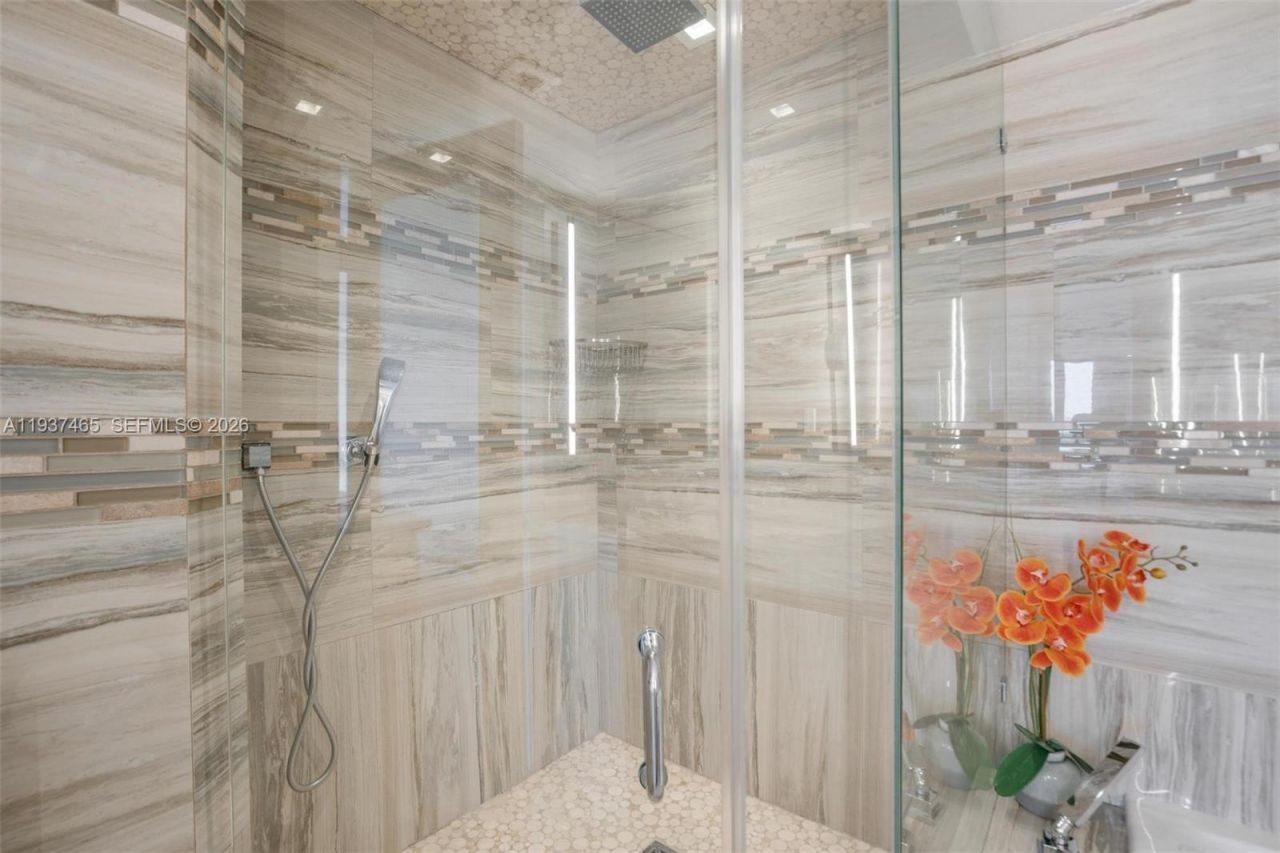 5225 Collins Ave , Unit 1221, Miami Beach, FL 33140 Photo