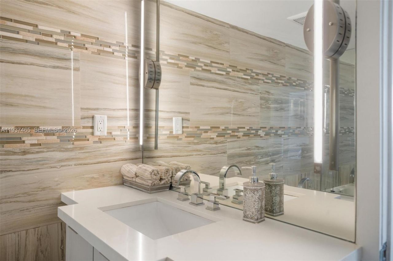 5225 Collins Ave , Unit 1221, Miami Beach, FL 33140 Photo