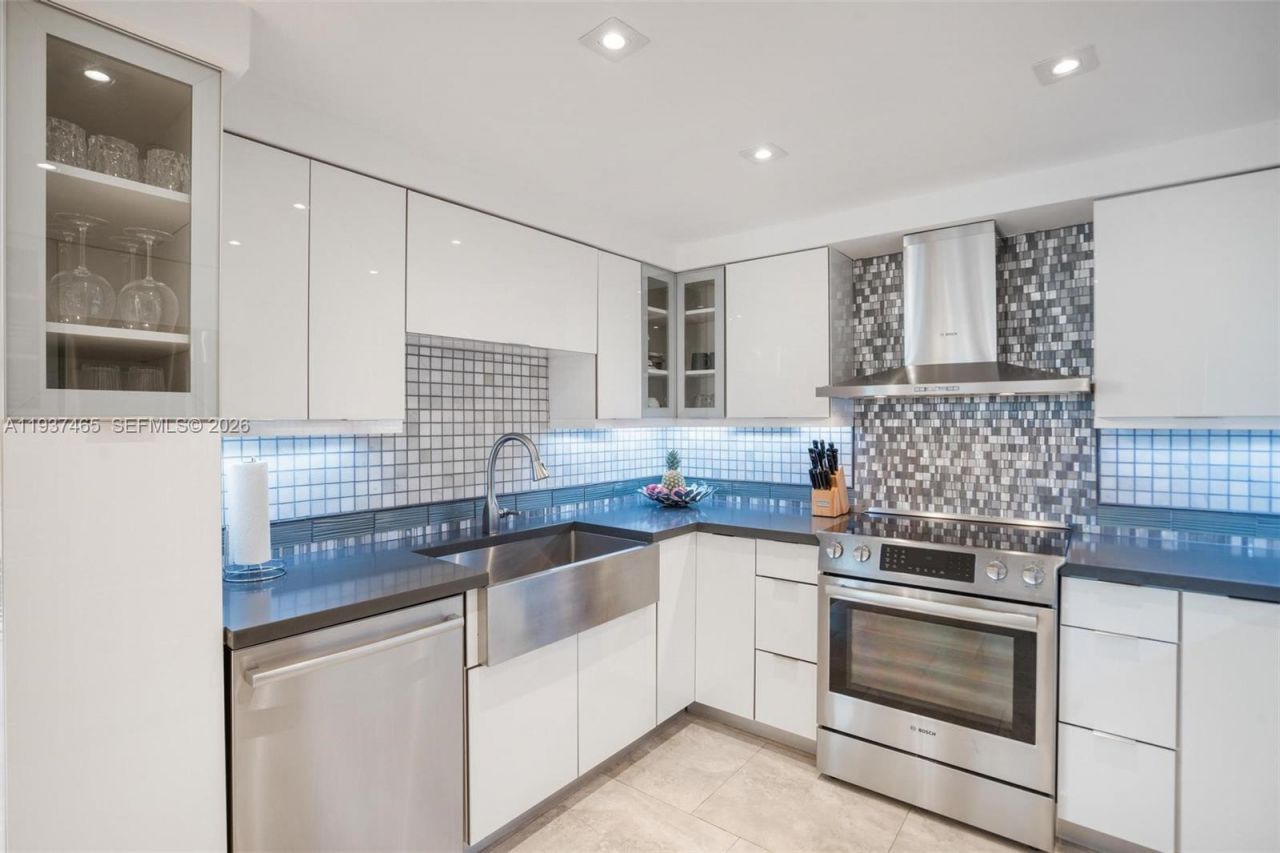 5225 Collins Ave , Unit 1221, Miami Beach, FL 33140 Photo