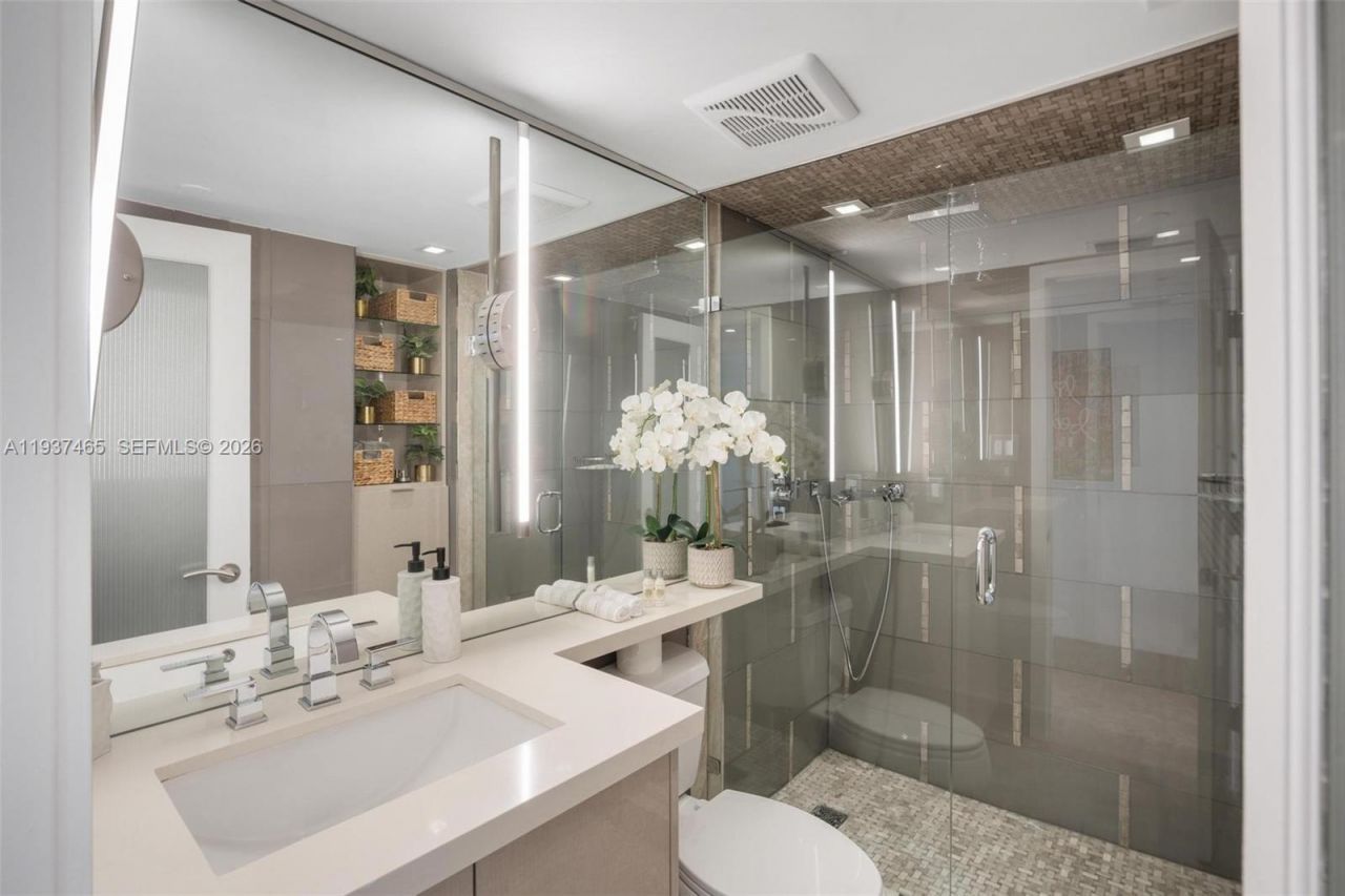 5225 Collins Ave , Unit 1221, Miami Beach, FL 33140 Photo