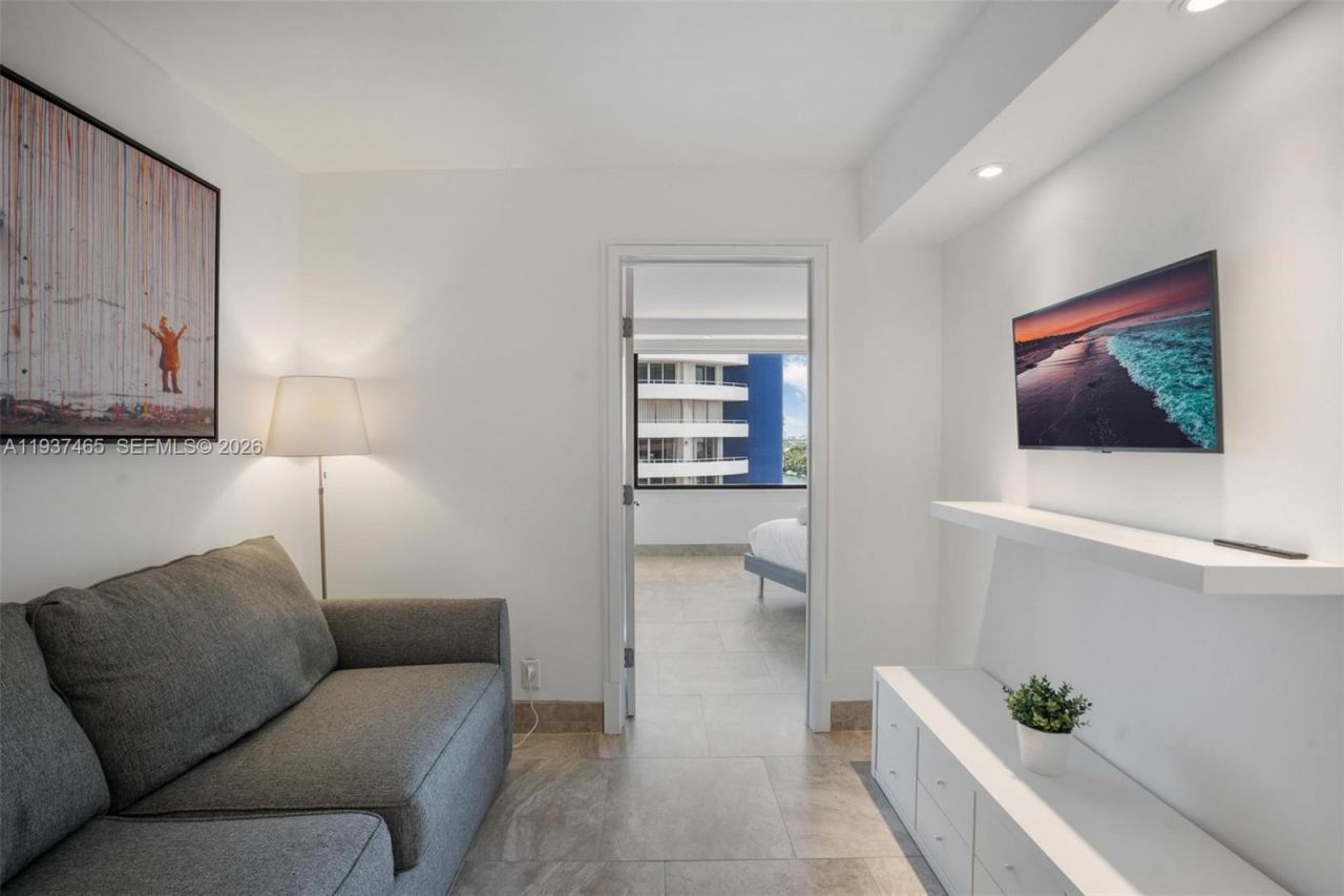 5225 Collins Ave , Unit 1221, Miami Beach, FL 33140 Photo