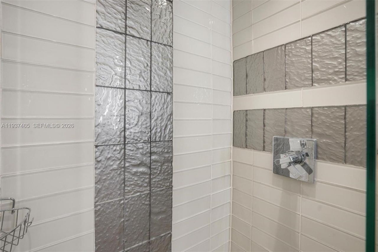 5225 Collins Ave , Unit 1221, Miami Beach, FL 33140 Photo