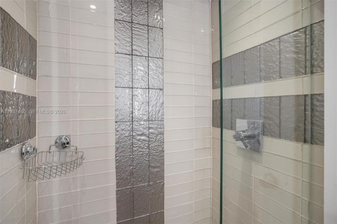 5225 Collins Ave , Unit 1221, Miami Beach, FL 33140 Photo