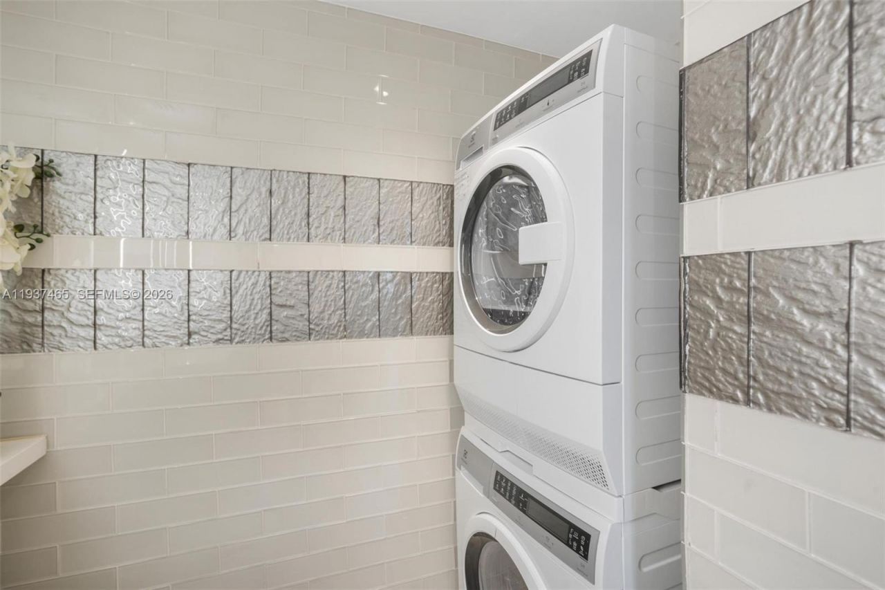 5225 Collins Ave , Unit 1221, Miami Beach, FL 33140 Photo