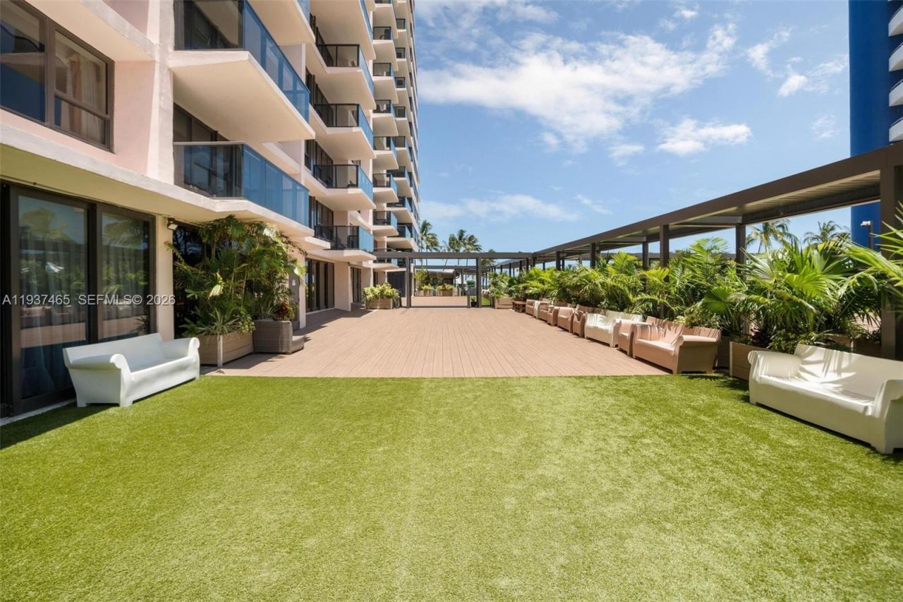 5225 Collins Ave , Unit 1221, Miami Beach, FL 33140 Photo