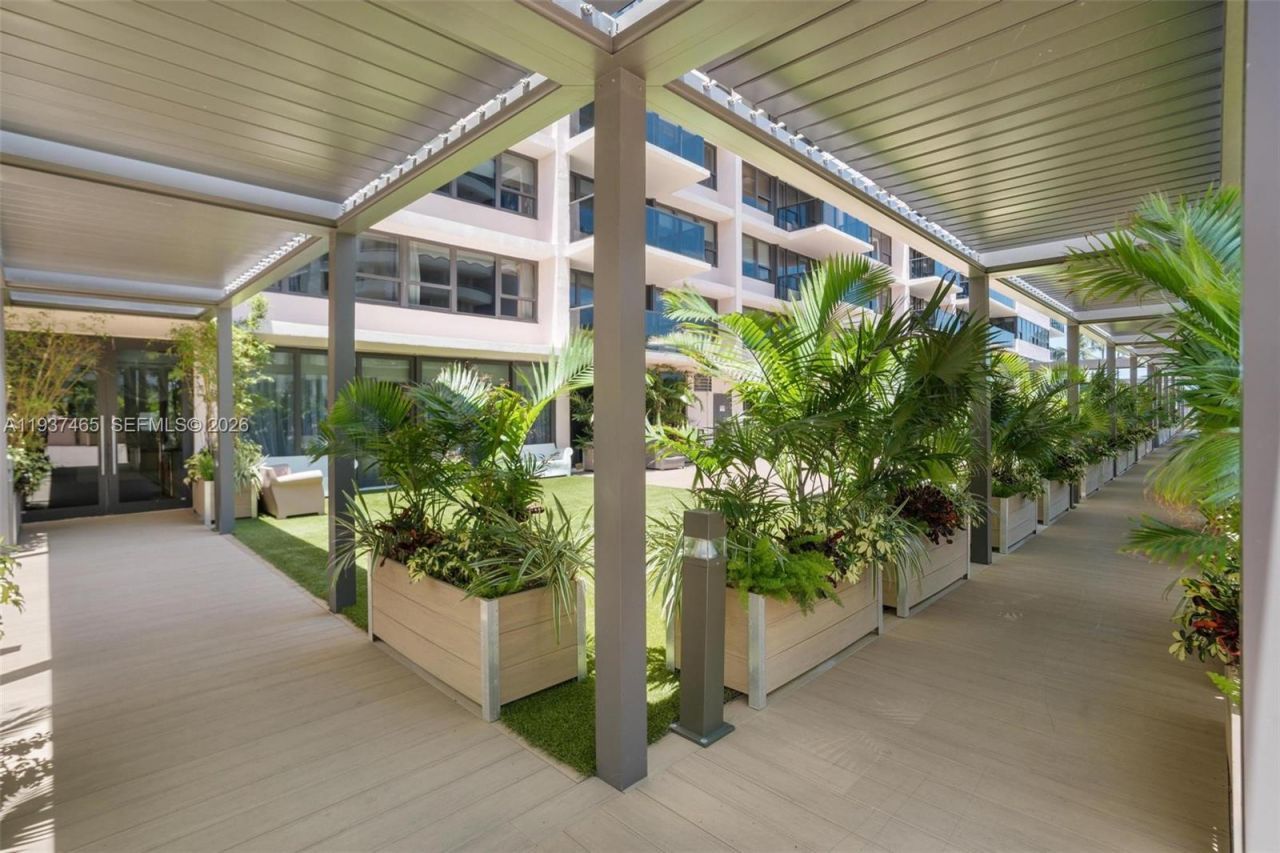 5225 Collins Ave , Unit 1221, Miami Beach, FL 33140 Photo