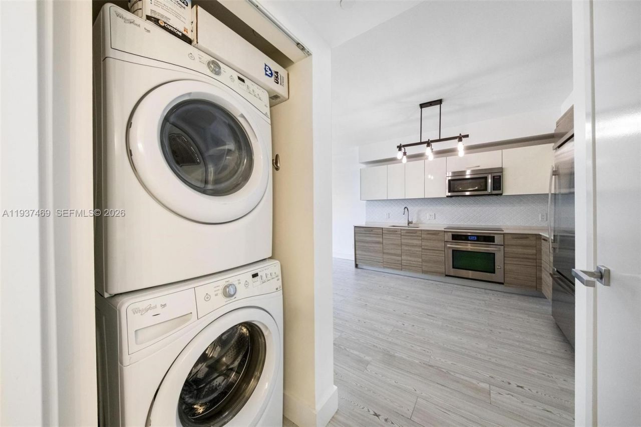 1300 Brickell Bay Dr , Unit 704, Miami, FL 33131 Photo