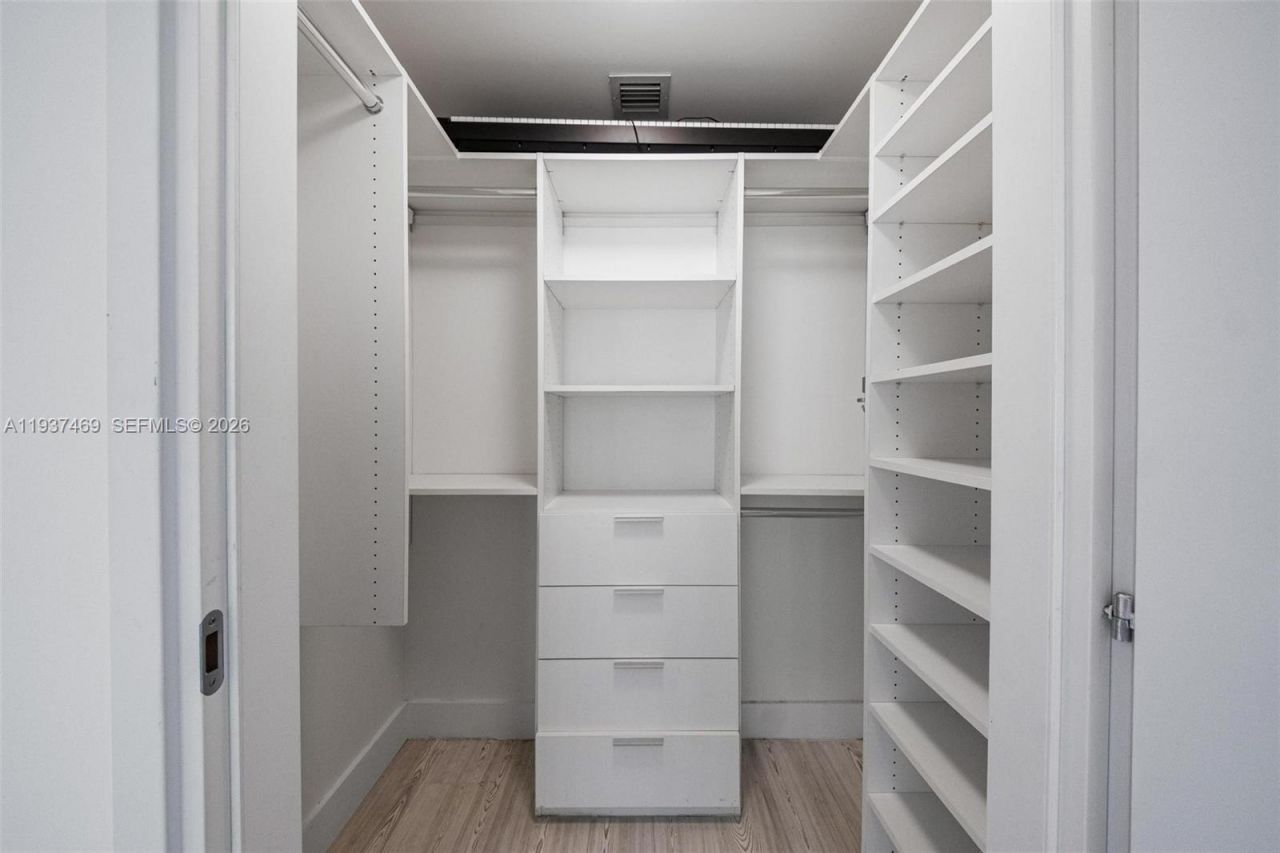 1300 Brickell Bay Dr , Unit 704, Miami, FL 33131 Photo