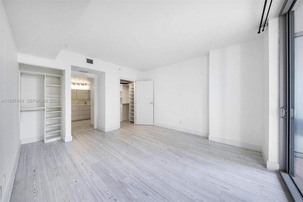 1300 Brickell Bay Dr , Unit 704, Miami, FL 33131 Photo