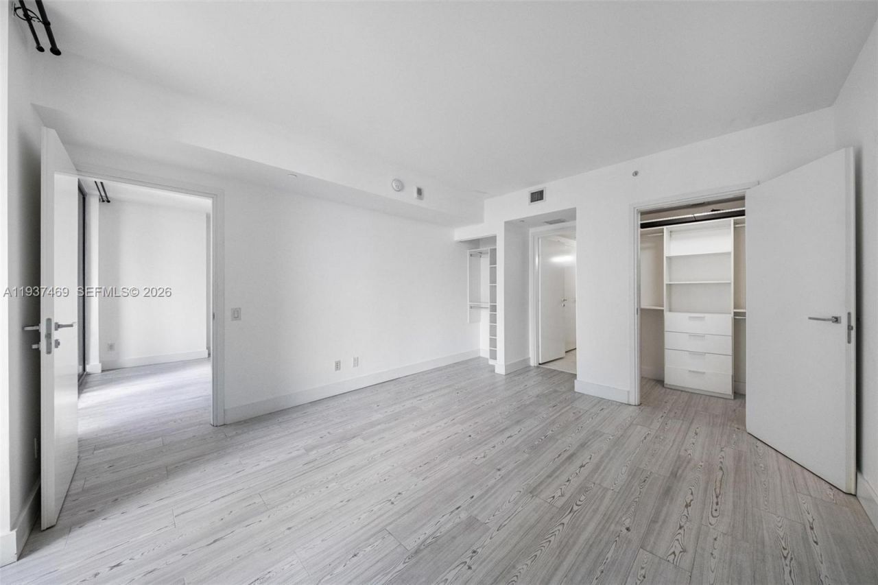 1300 Brickell Bay Dr , Unit 704, Miami, FL 33131 Photo