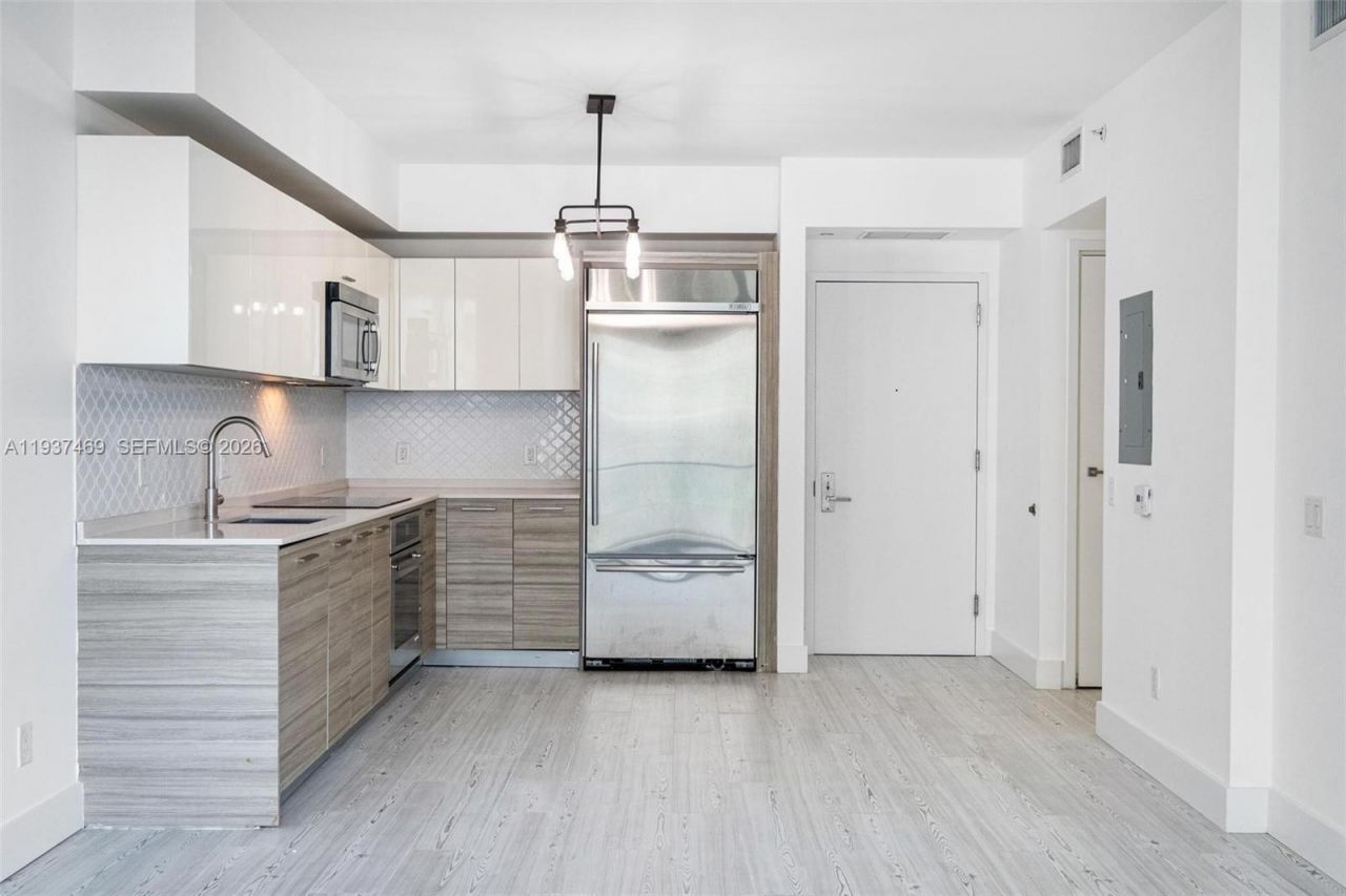 1300 Brickell Bay Dr , Unit 704, Miami, FL 33131 Photo