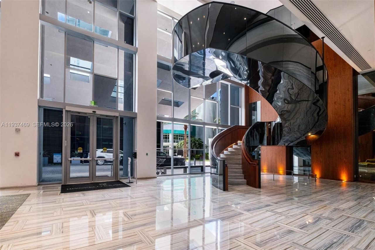 1300 Brickell Bay Dr , Unit 704, Miami, FL 33131 Photo