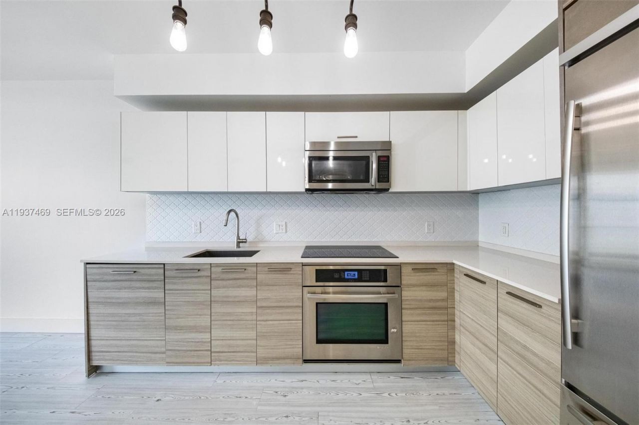 1300 Brickell Bay Dr , Unit 704, Miami, FL 33131 Photo