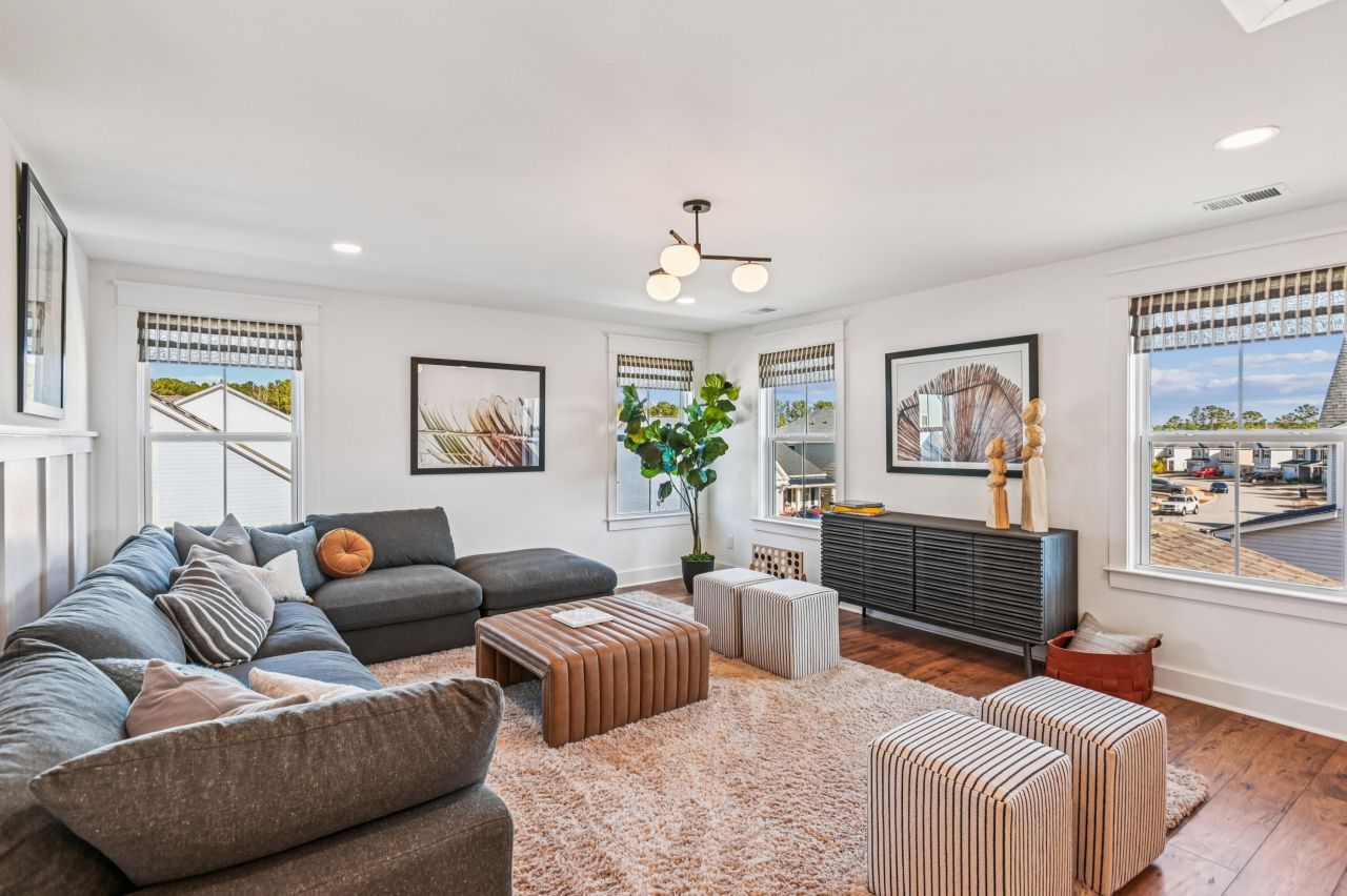 453 Eagleview Drive Photo 32