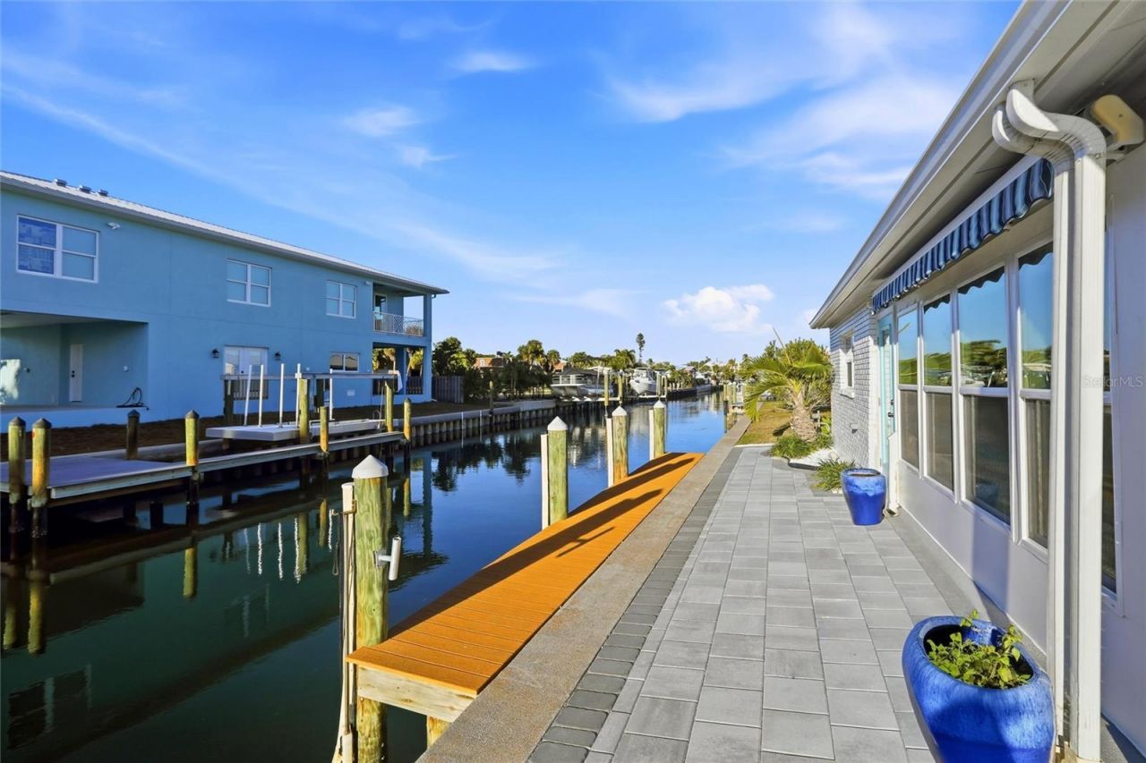 713 Saint Judes Drive S, Unit 2, Longboat Key, FL 34228 Photo