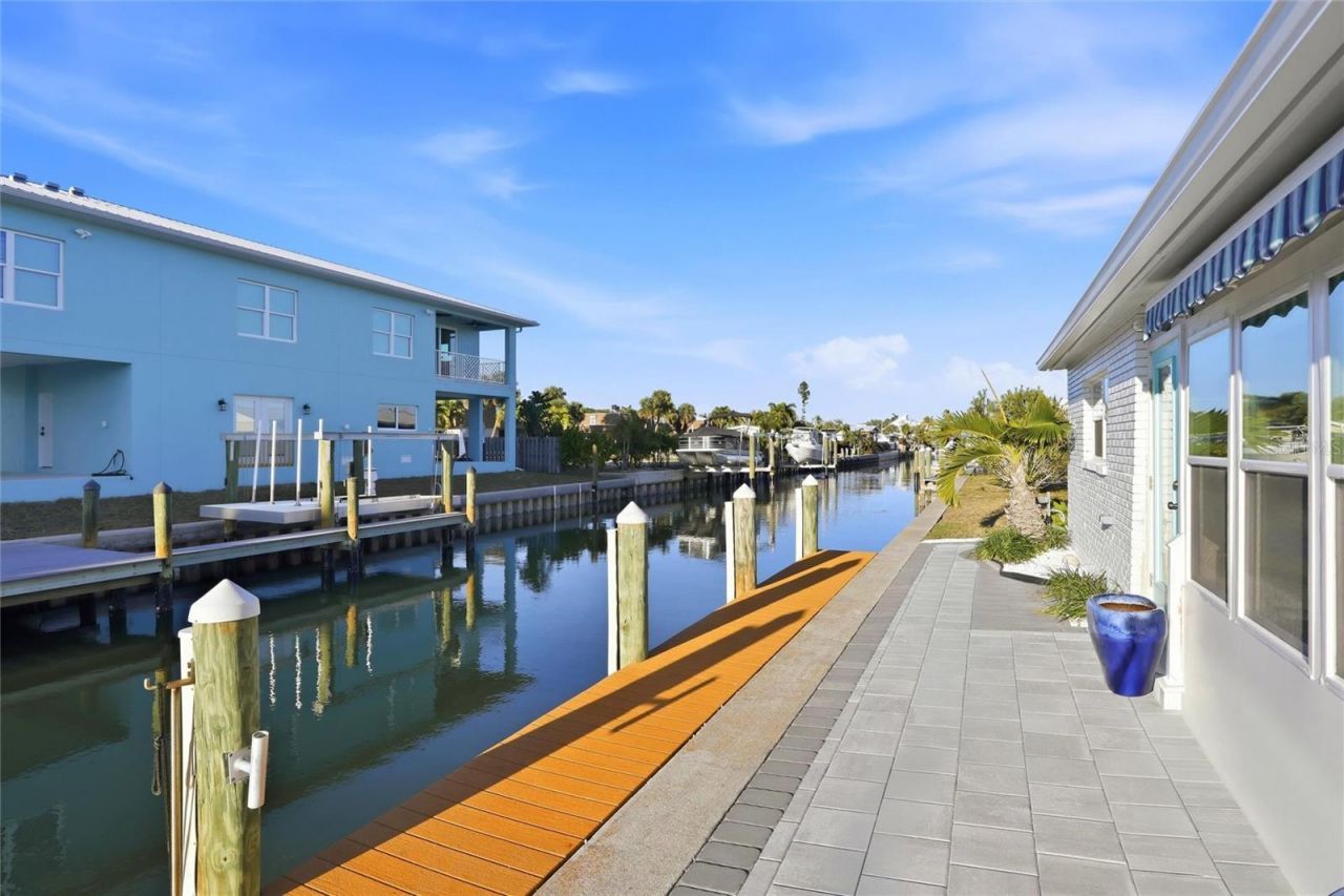 713 Saint Judes Drive S, Unit 2, Longboat Key, FL 34228 Photo