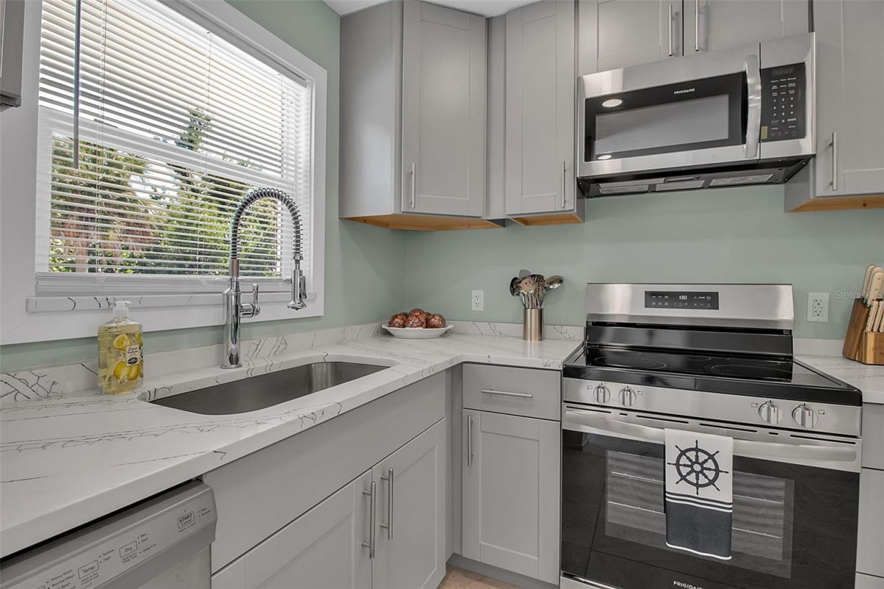 713 Saint Judes Drive S, Unit 2, Longboat Key, FL 34228 Photo