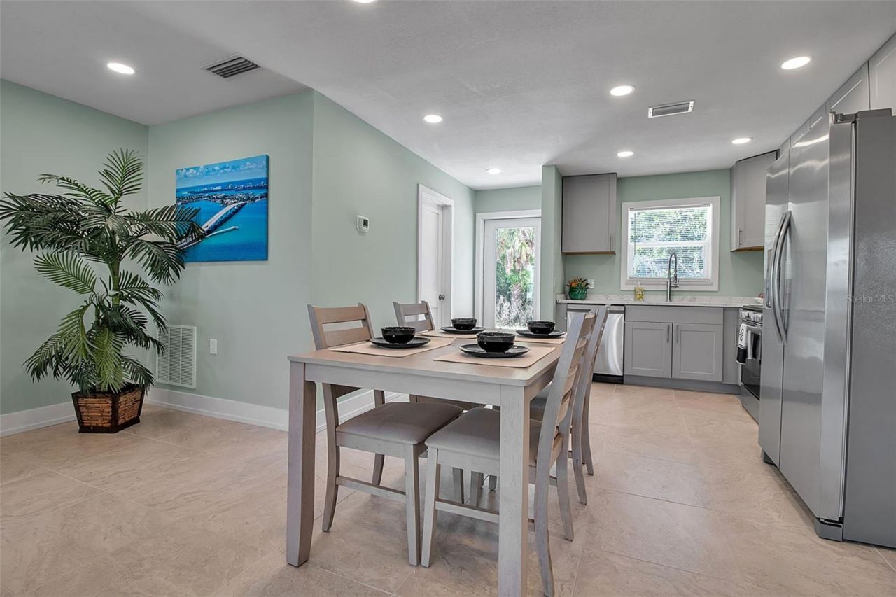 713 Saint Judes Drive S, Unit 2, Longboat Key, FL 34228 Photo