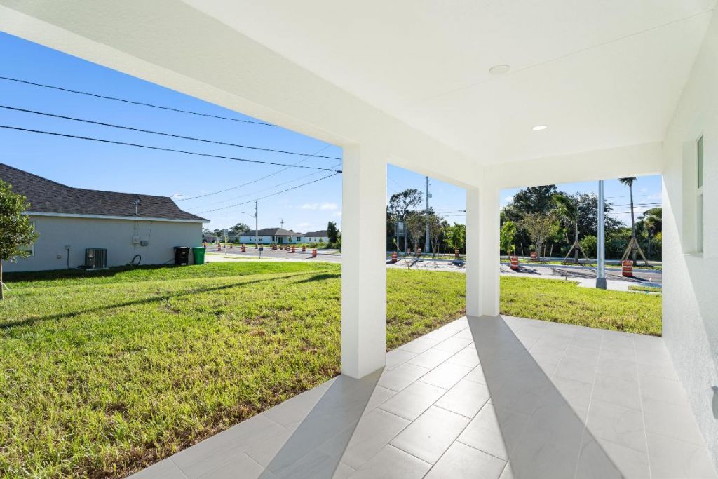 884 SW Thrift Avenue, Port Saint Lucie, FL 34953 Photo