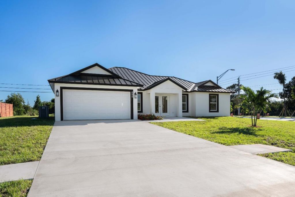 884 SW Thrift Avenue, Port Saint Lucie, FL 34953 Photo