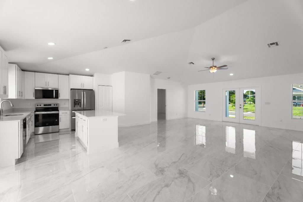 884 SW Thrift Avenue, Port Saint Lucie, FL 34953 Photo