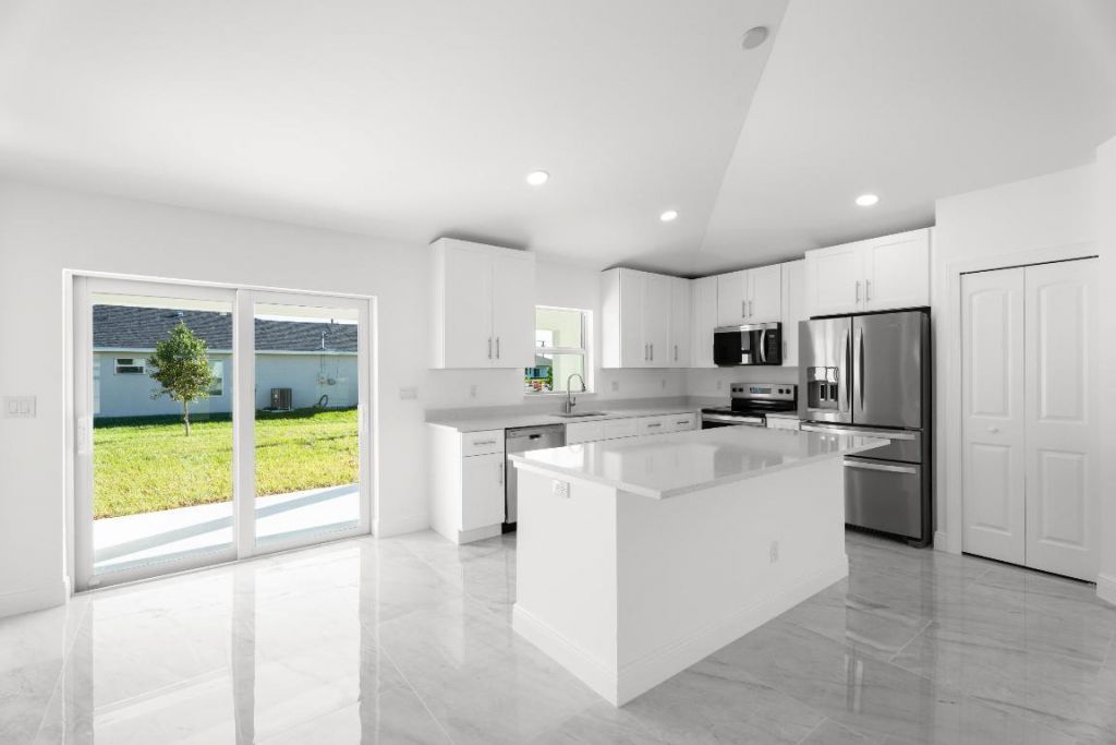 884 SW Thrift Avenue, Port Saint Lucie, FL 34953 Photo