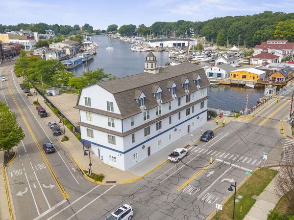 532 Dyckman Avenue, Unit B1A, South Haven, MI 49090