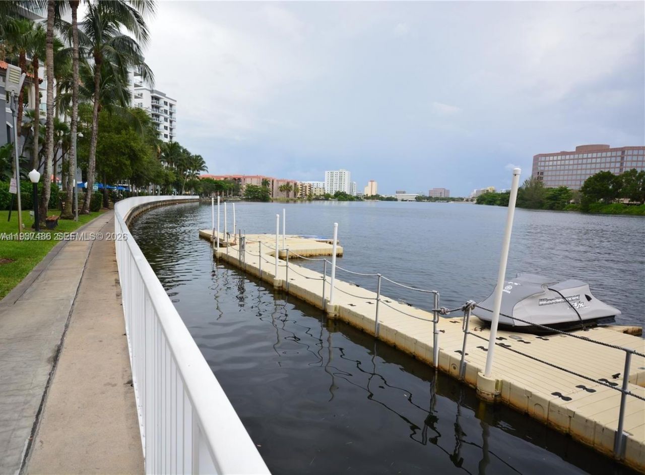 5091 NW 7th St, Unit PH-10, Miami, FL 33126 Photo