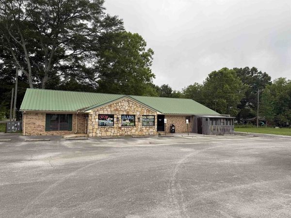 607 4th St, Red Bay, AL