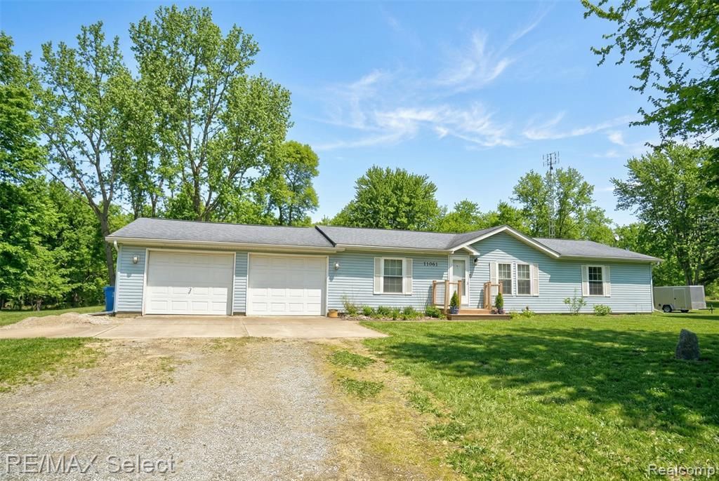 11061 Main Road, Fenton, MI 48430 Main Photo