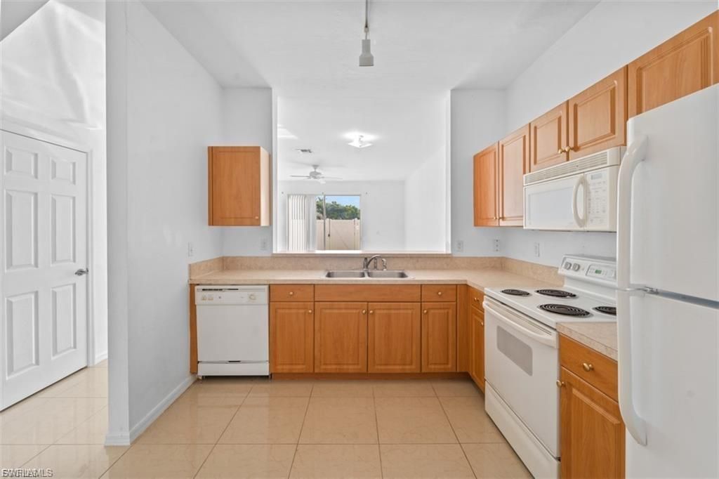 3637 Pine Oak Cir, Unit 105, Fort Myers, FL 33916 Photo